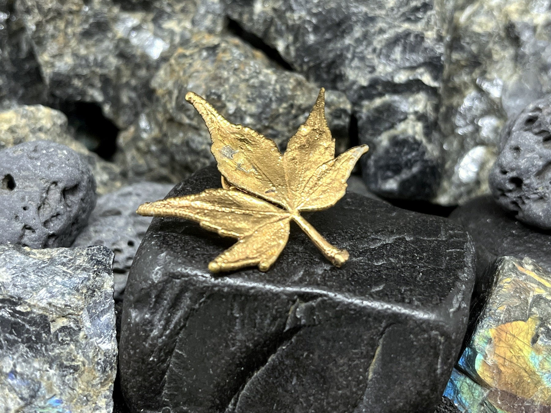 gold plated small leaf brooch