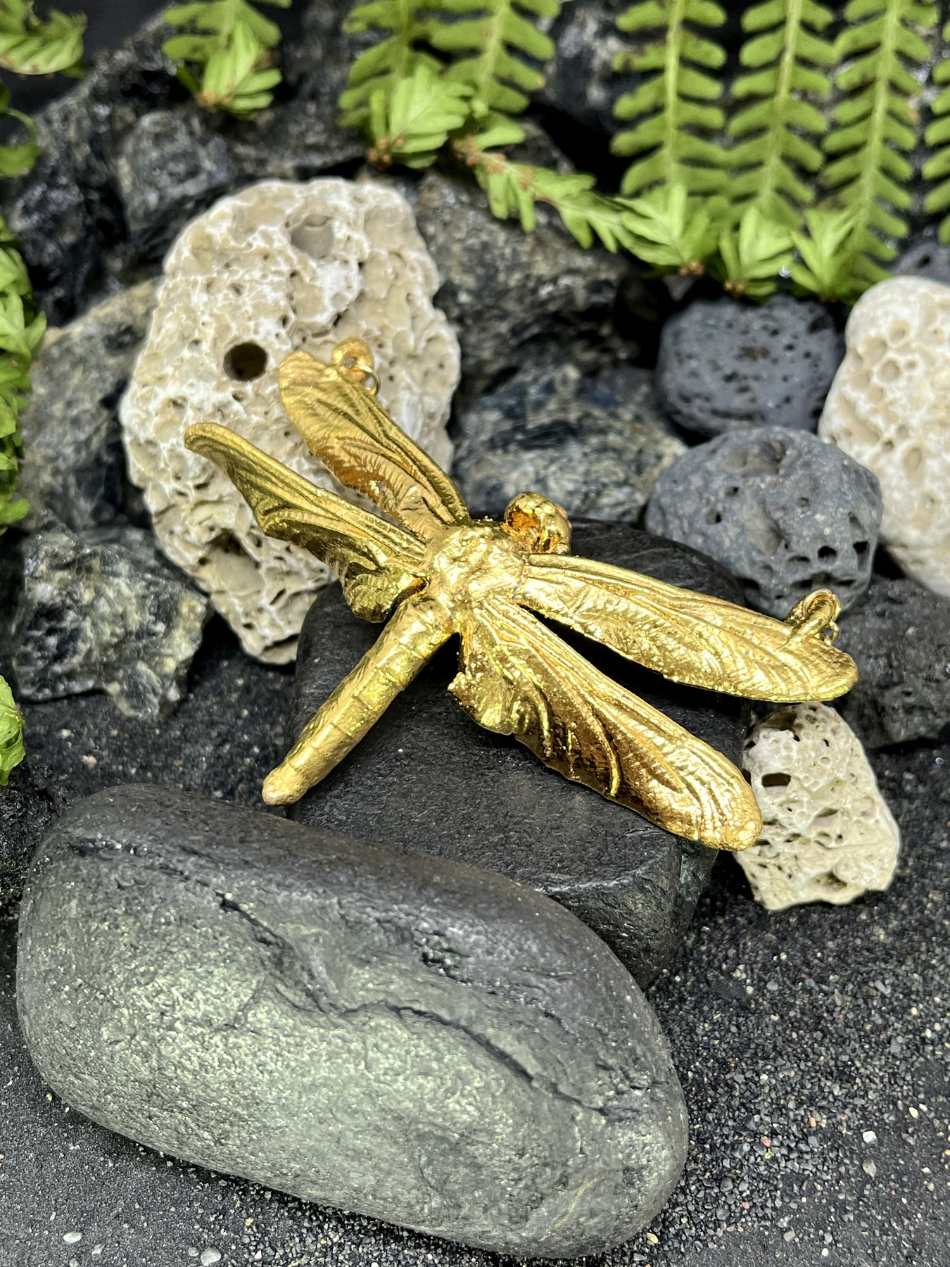 gorgeous gold plated dragonfly pendant
